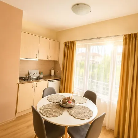 Cozy Near The Pool Parking Apartmán