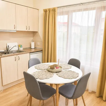 Apartmán Cozy Near The Pool Parking